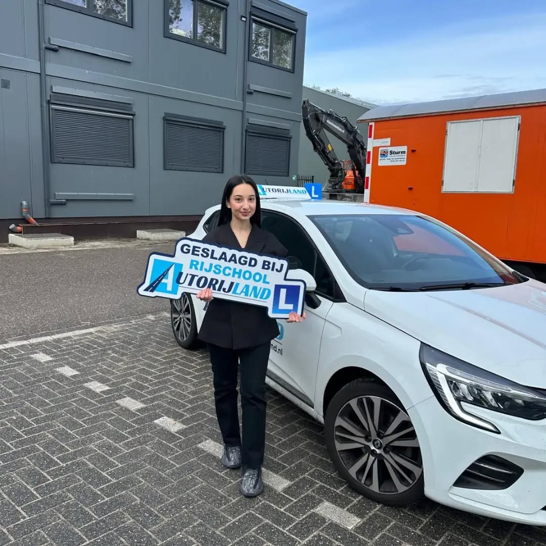 Selin uit Zaandijk geslaagd bij Autorijland